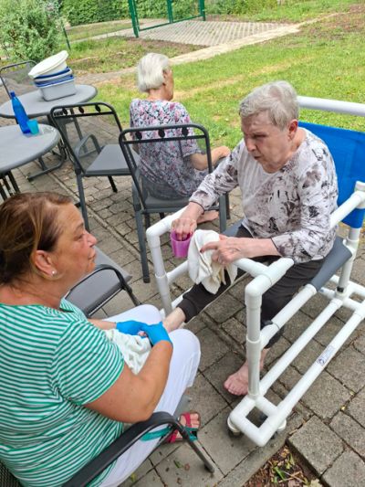 Fußbad im Garten mit anschließender Massage – Bild 3